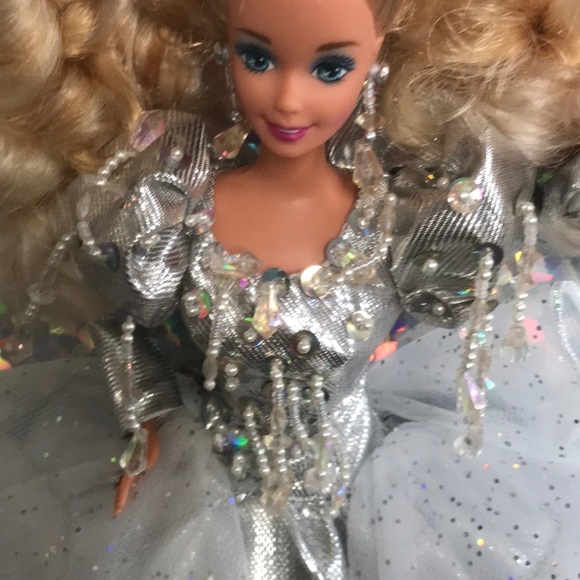1992 VINTAGE HOLIDAY SPECIAL EDITION BARBIE IN SILVER DRESS - Picture 4 of 4
